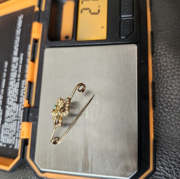 Victorion Pin In 14k Gold - Picture 6 of 6